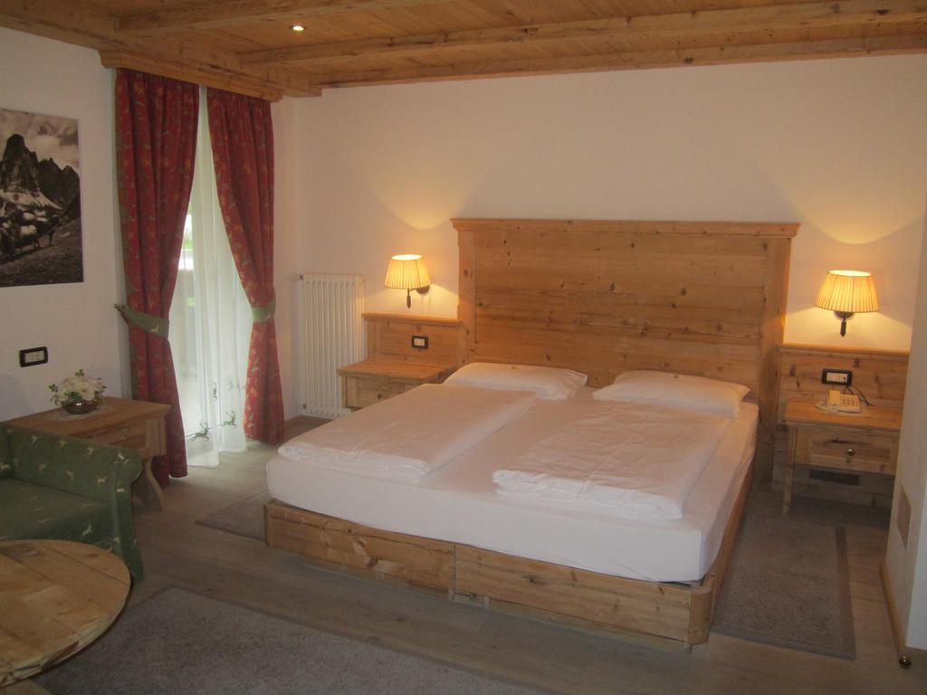 Hotel Corona Krone Selva di Val Gardena Room photo